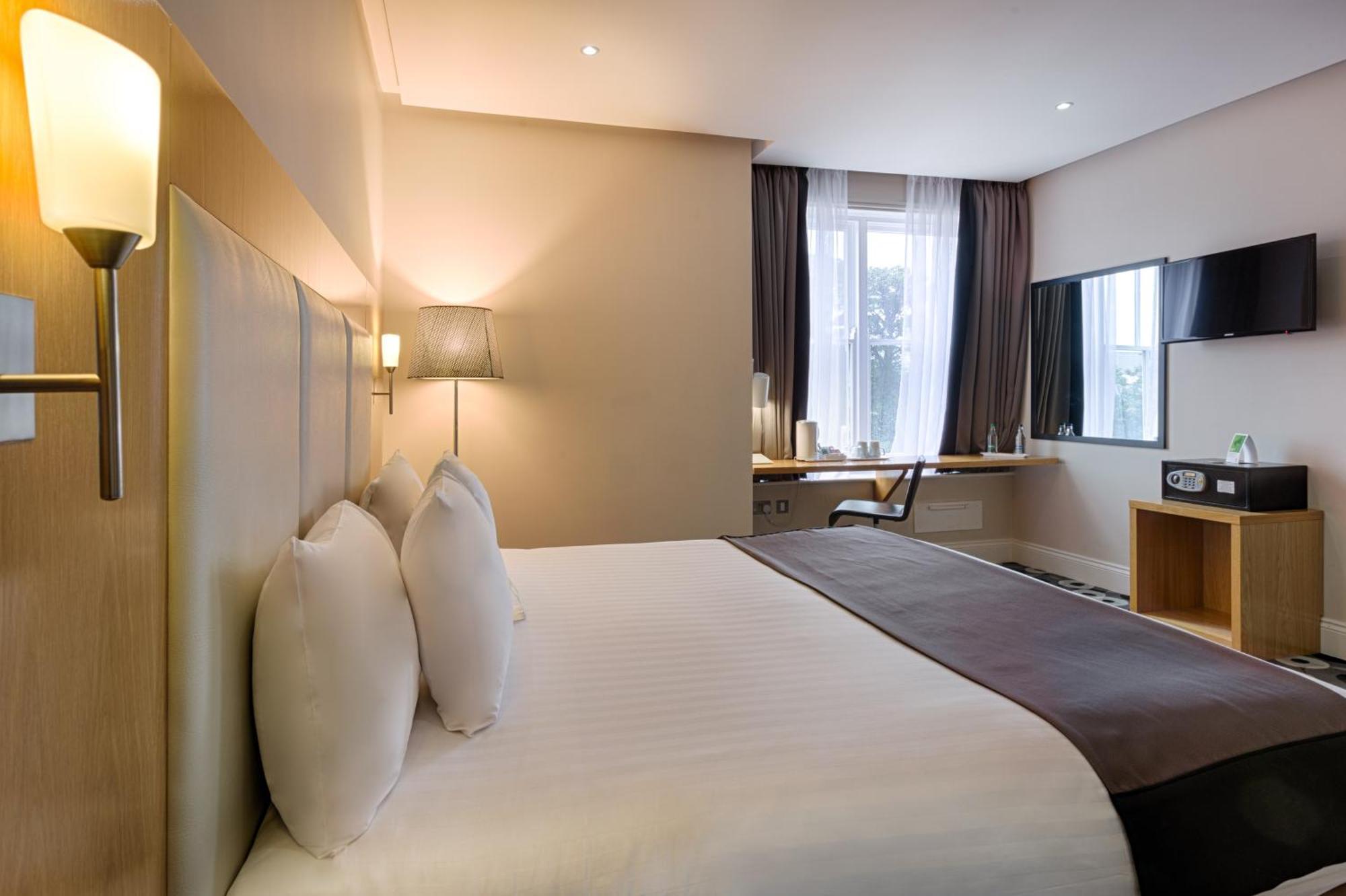 Holiday Inn Sittingbourne By Ihg Exterior photo
