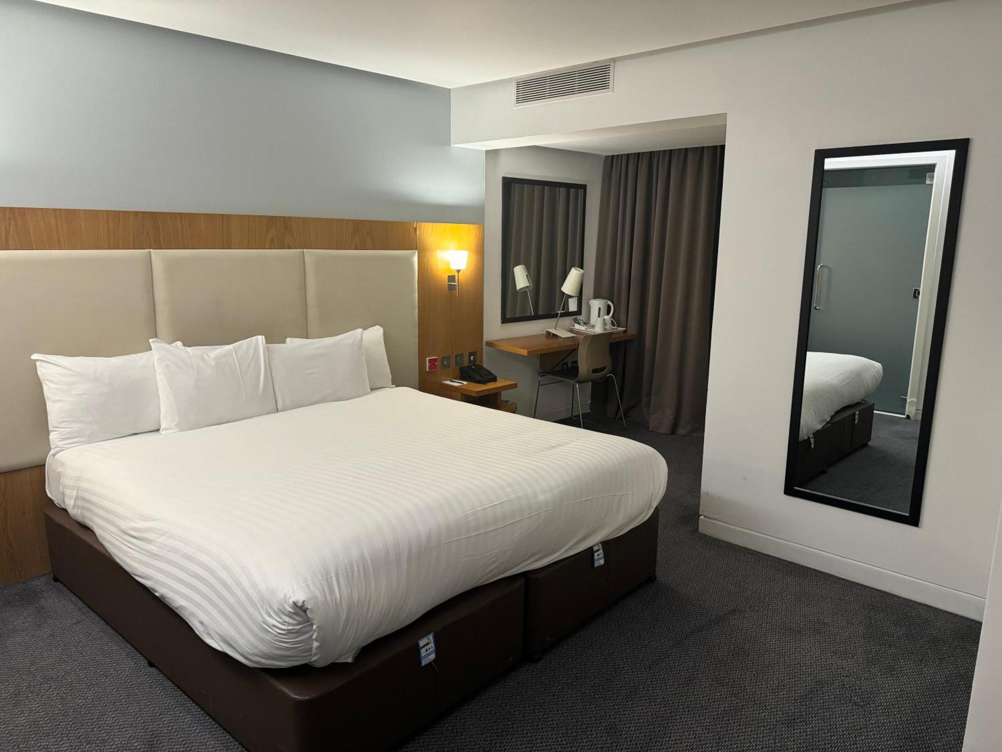 Holiday Inn Sittingbourne By Ihg Exterior photo