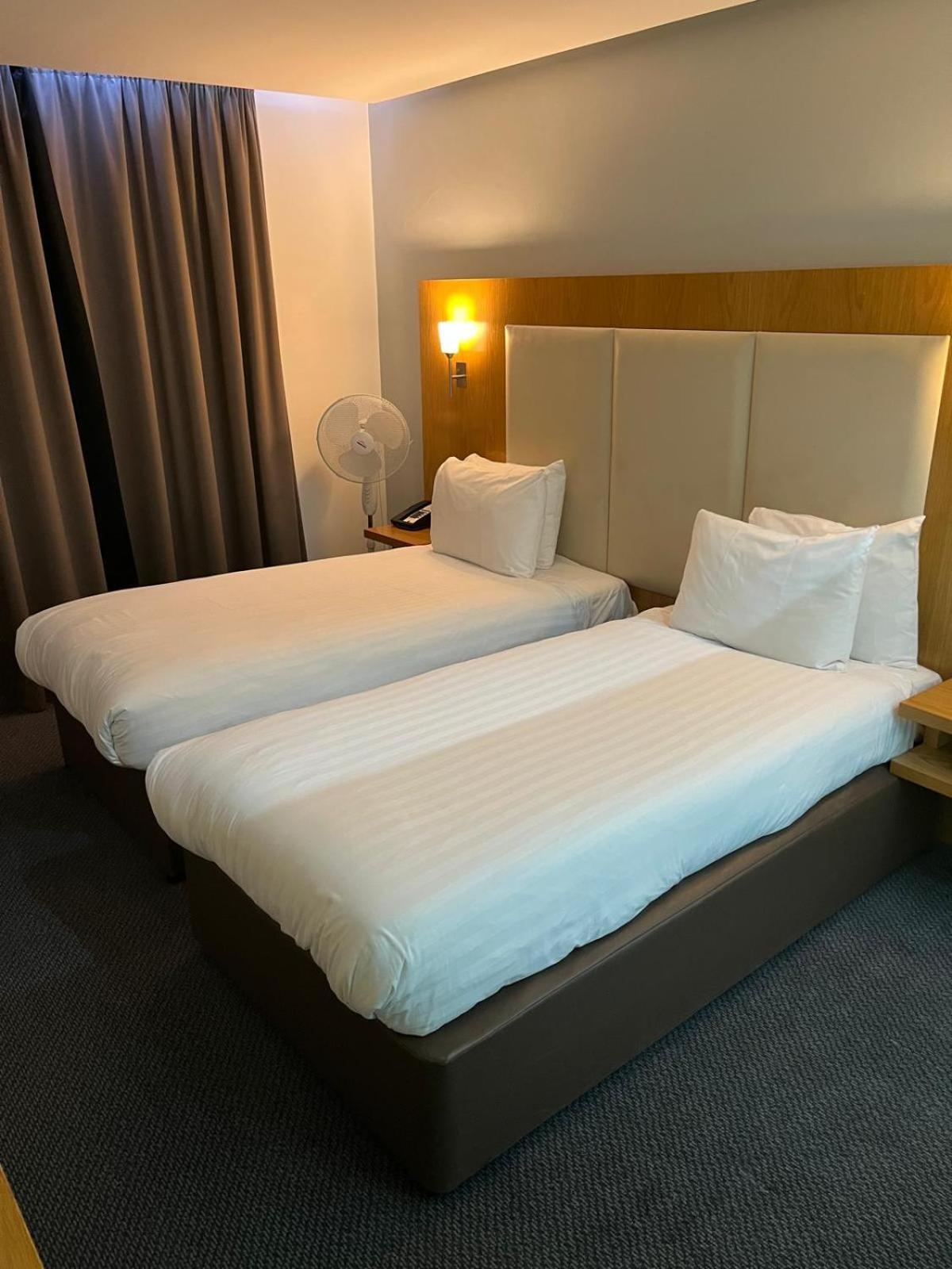 Holiday Inn Sittingbourne By Ihg Exterior photo